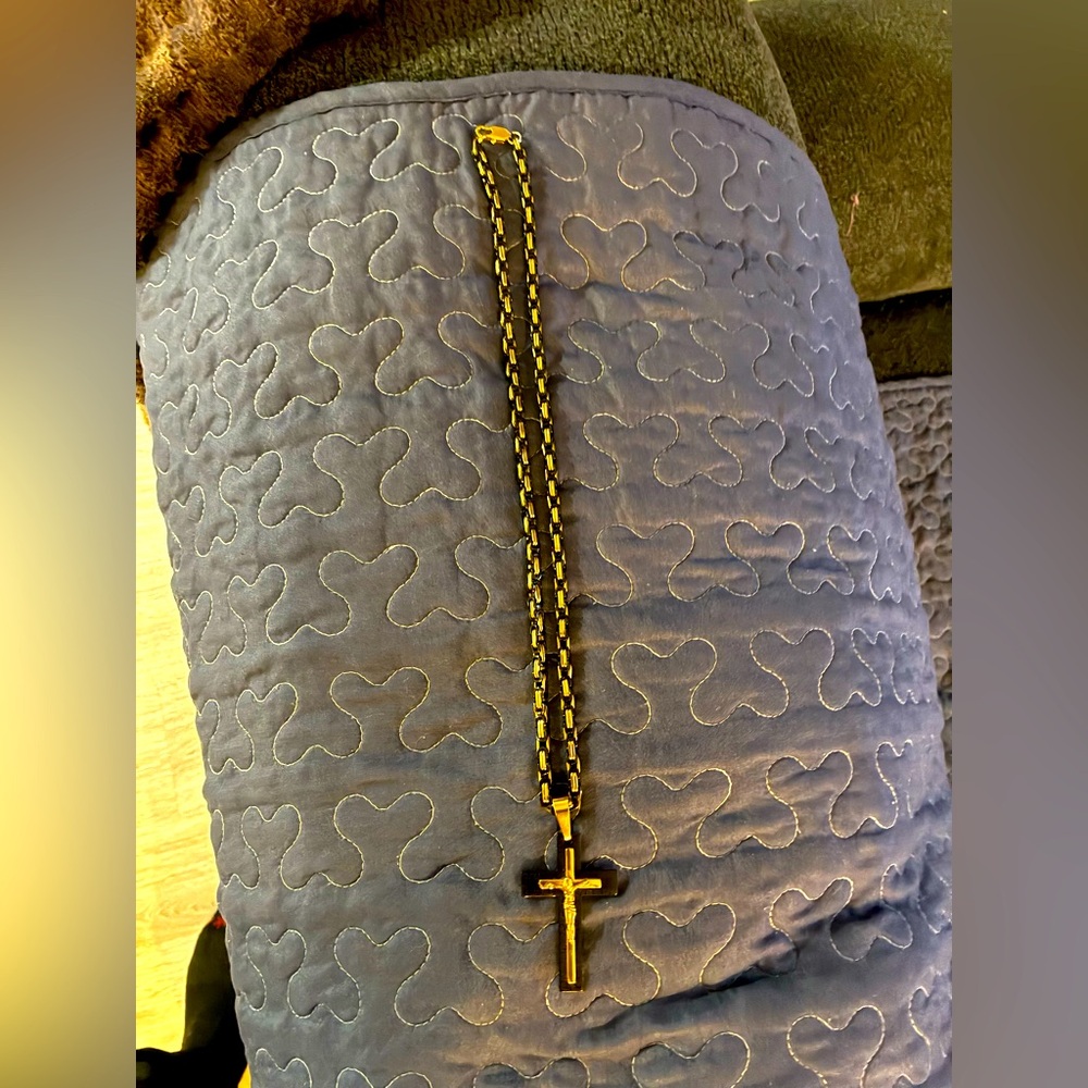 14k gf, 22inc chain w/ Jesus pendant